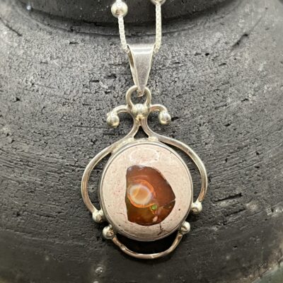 Pendentif argent 925 et pierre naturelle opale dans sa matrice "El nido"