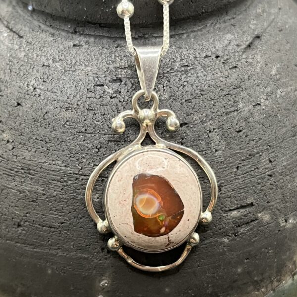 Pendentif argent 925 et pierre naturelle opale dans sa matrice "El nido"
